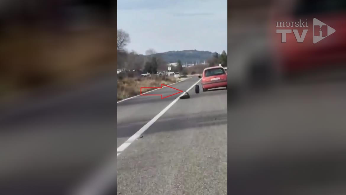 VIDEO Ovo je već bizarno -Otpao mu kotač usred vožnje! Još jedan Clio u Šibeniku