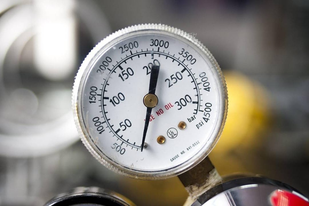 Lopov s benzinske u Šibeniku ukrao manometar za zrak