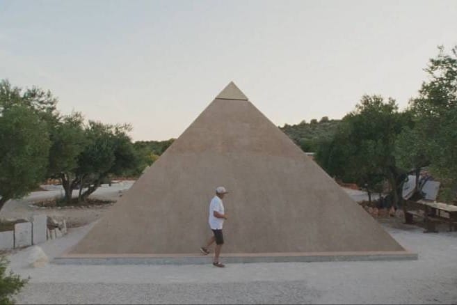 Vedran s Dugog otoka gradi piramide