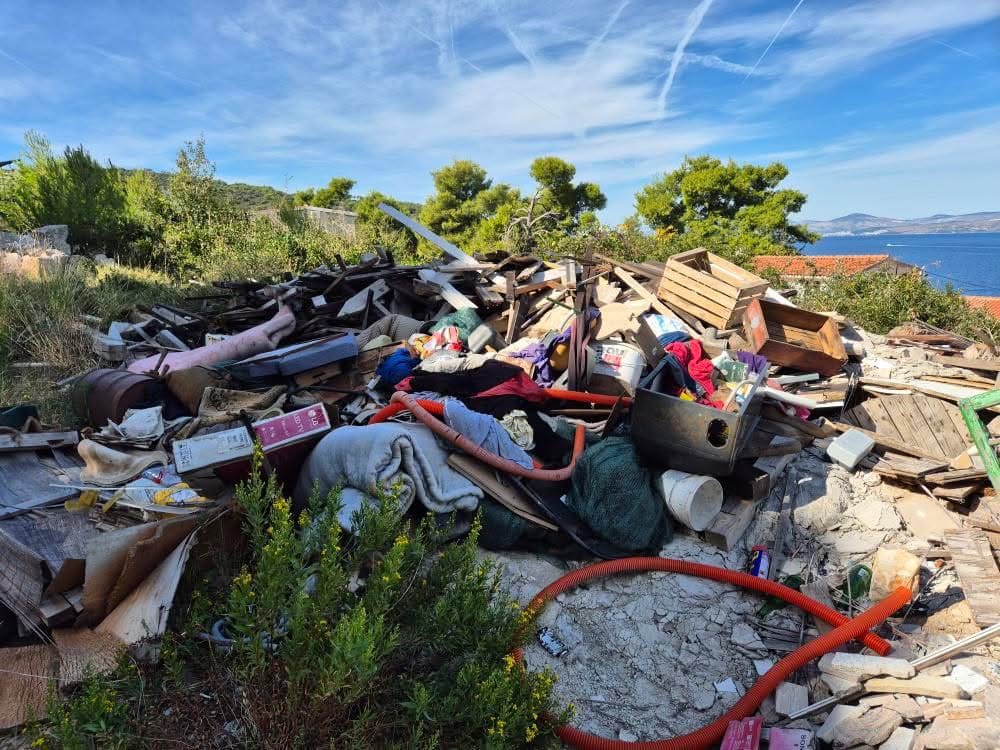 Stanovnici Šolte prekipjelo: "Dvije godine nas lažno uvjeravaju da će riješiti divlji otpad - Sad će sa svime biti upoznata EU i međunarodni tisak!"