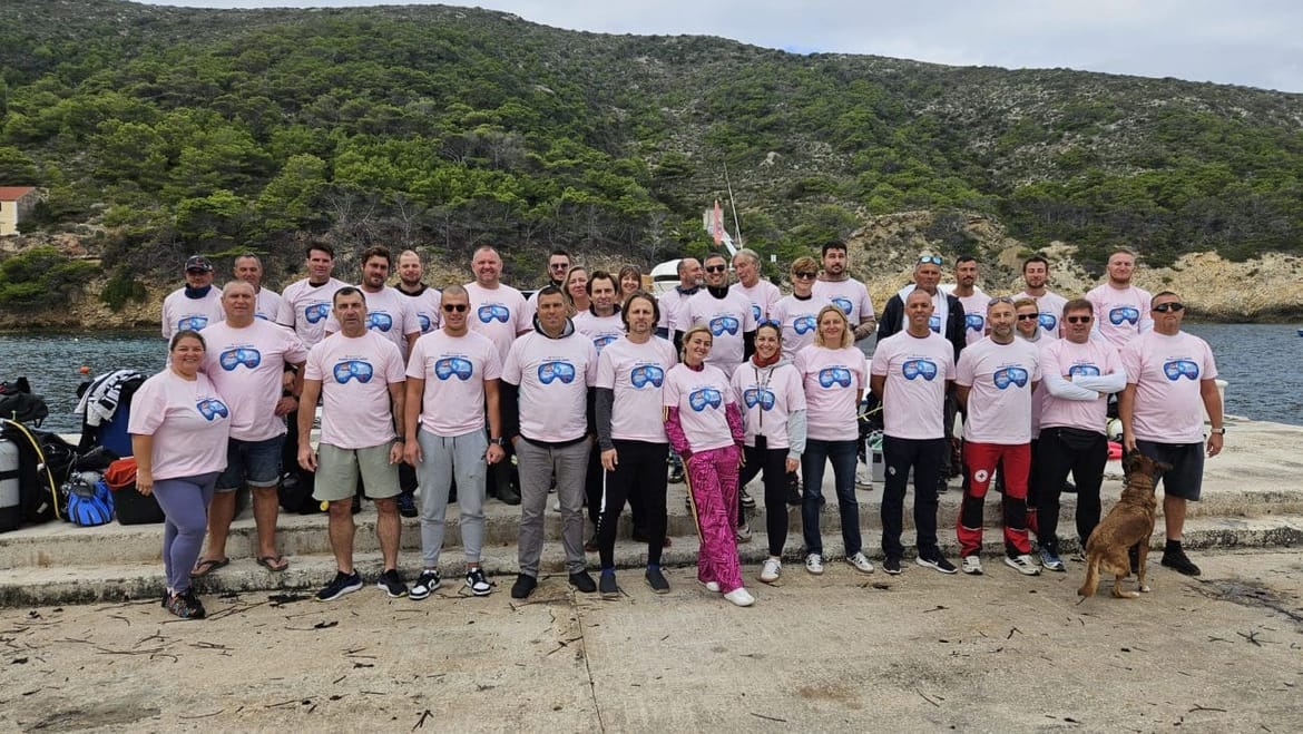 Eko akcija na Biševu: "Čistilo se podmorje uvale Mezuporat"