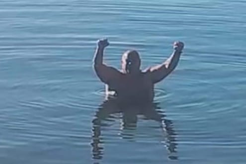 Sezona kupanja u Dalmaciji ne prestaje, ovaj je kupač "ulovljen" u splitskoj uvali Spinut!