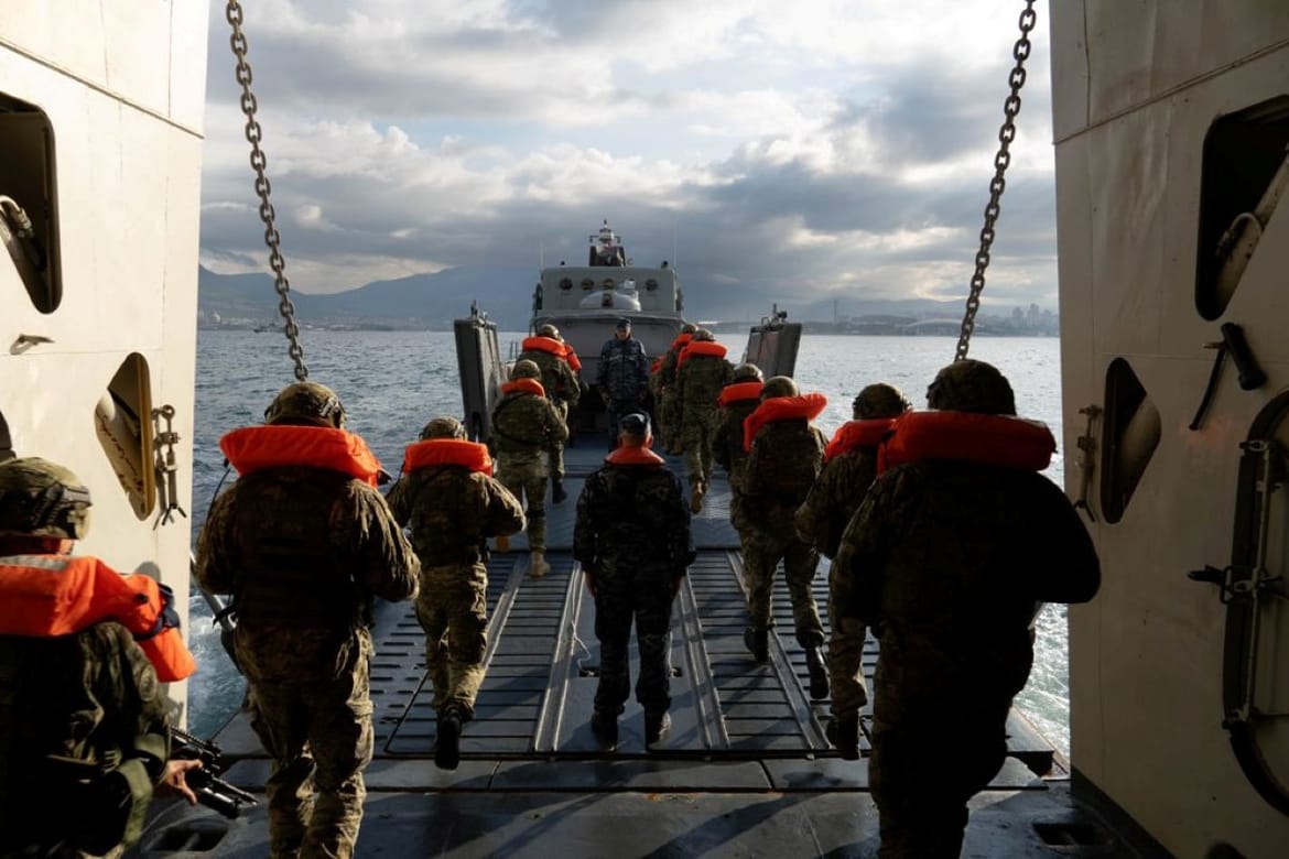 Pauci proveli zračni i pomorski desant u području Dalmacije