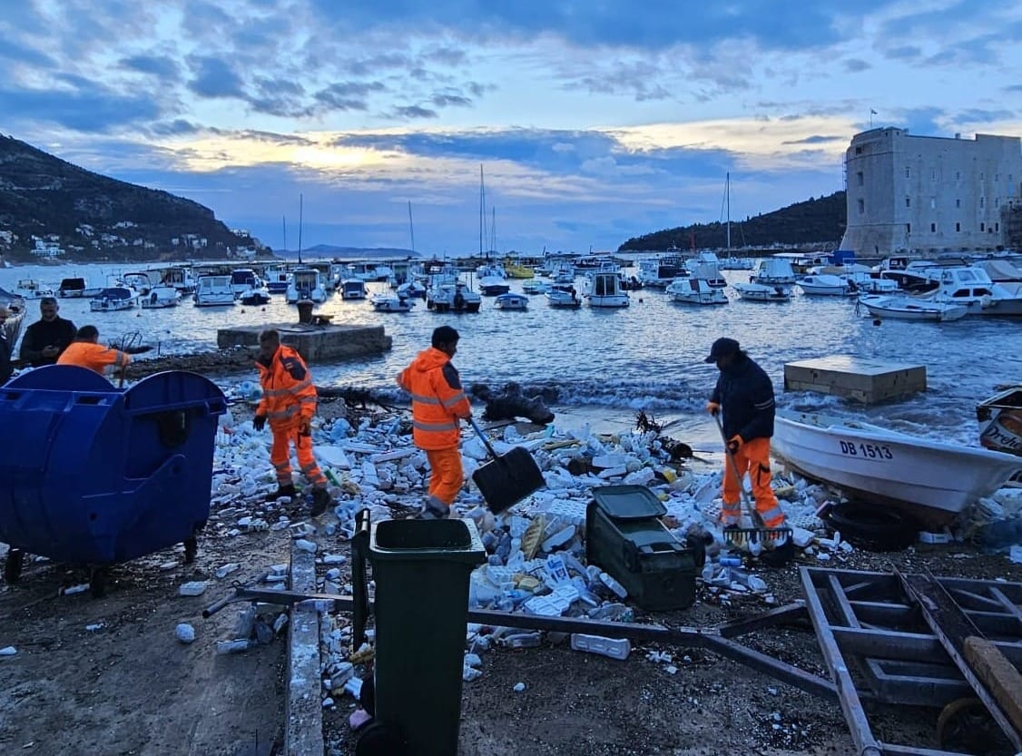Dubrovčanima prekipjelo čistiti albansko smeće - Gradonačelnik: "Znamo točno odakle dolazi!"