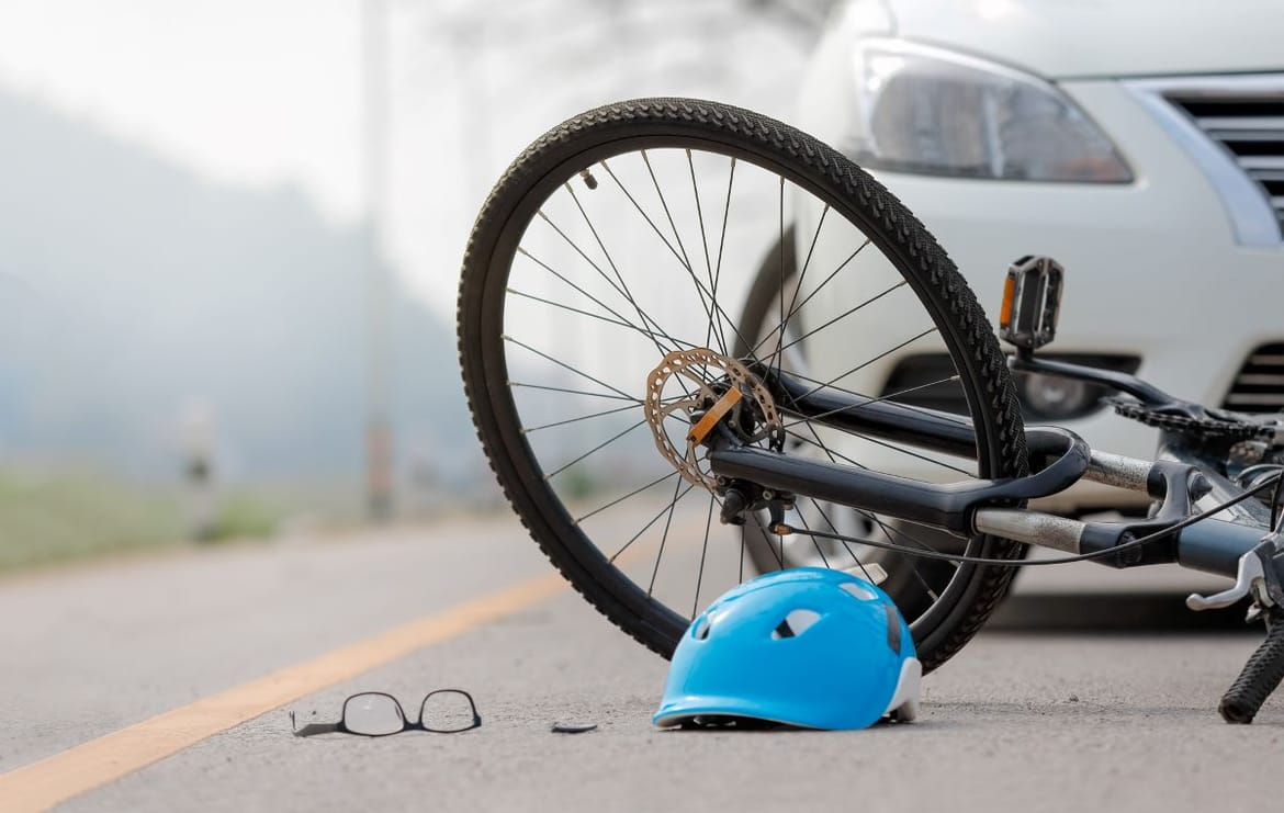 Od alkohola potpuno razvaljeni biciklist skrivio prometnu u Metkoviću i ozlijedio se