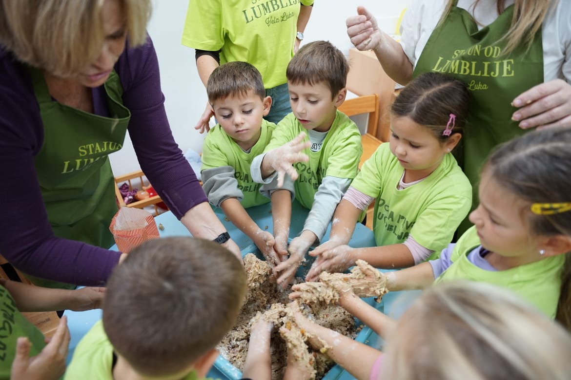 OMILJENA SLASTICA Završeno 9. izdanje Stajuna od lumblije u Veloj Luci
