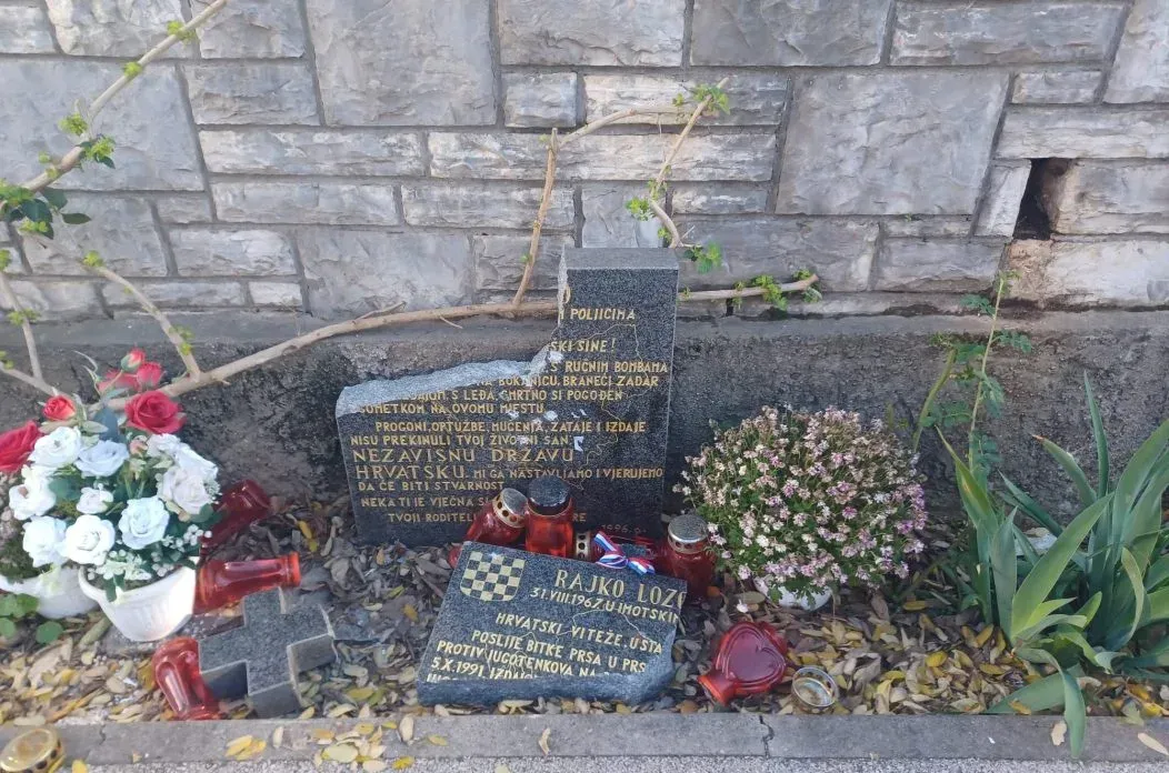 U Zadru razbijena spomen ploča s kartom tzv. NDH, gradonačelnik se dogovorio s obitelji: "Branitelj će dobiti primjeren spomenik, ali u skladu sa Zakonima RH"