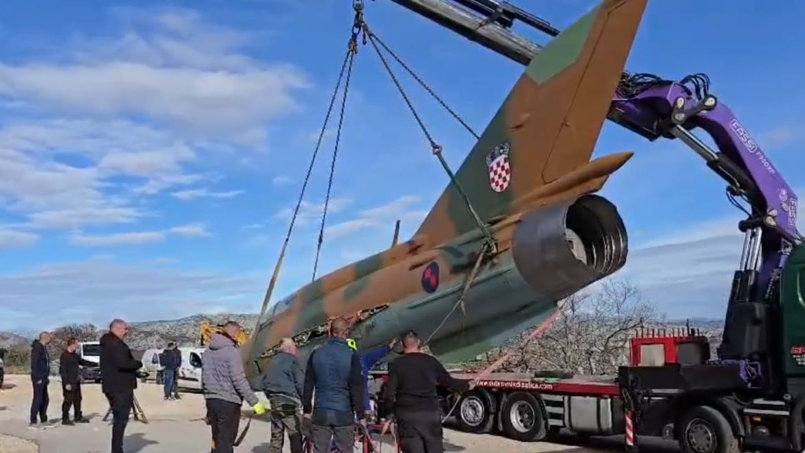 Restauirani MiG 21 stigao na brdo iznad Dubrovnika, evo i zašto...