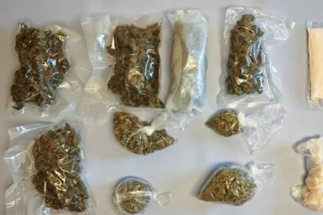 Policija upadala dilerima u stanove po Dalmaciji, jedan pokušao pobjeći