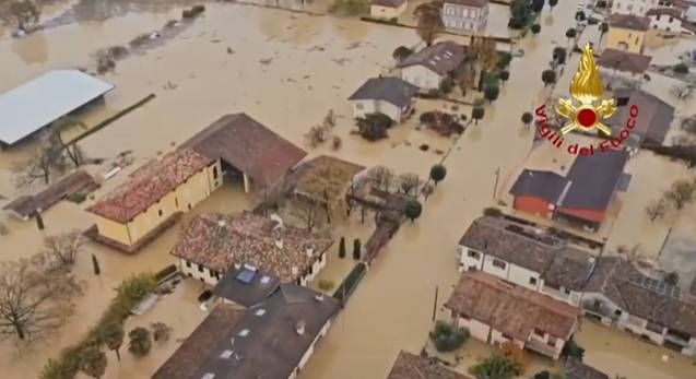 Strašne poplave u susjedstvu, ljudi spas traže na krovovima!
