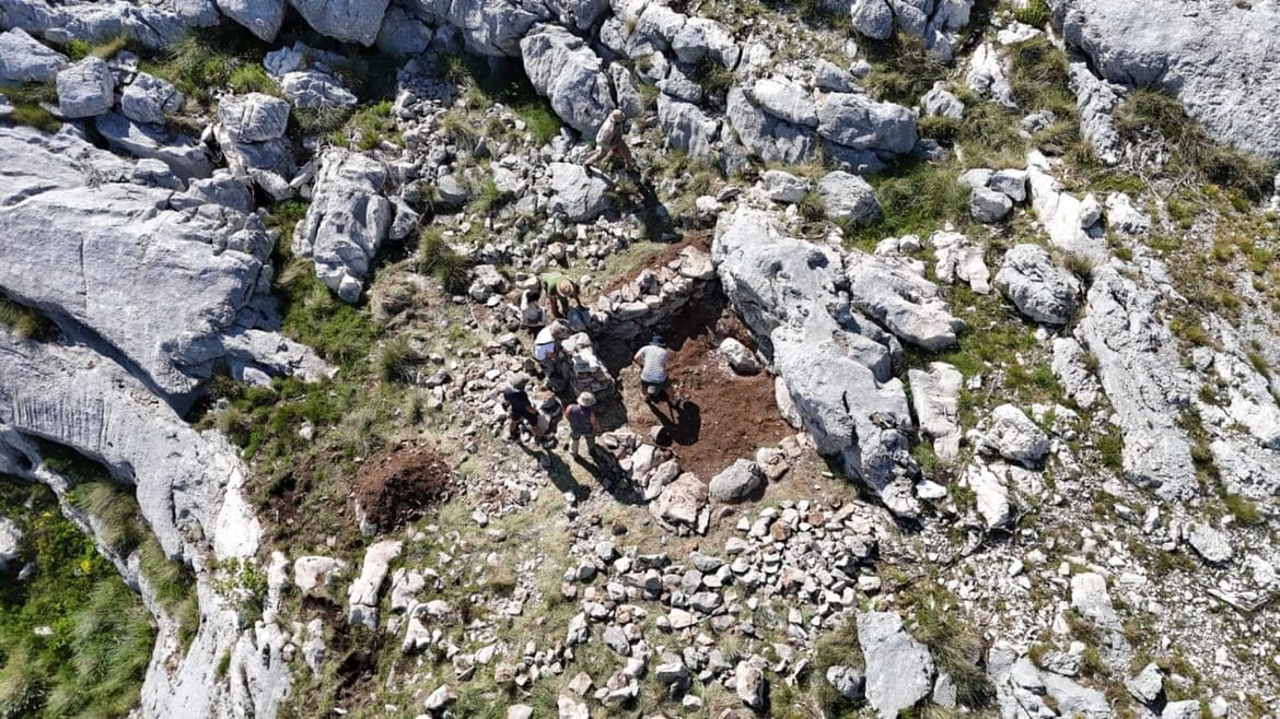 Arheolozi na Biokovu na pragu velikog otkrića: "Ukop pripadnika Cetinske kulturne skupine 2400. pr. Kr."