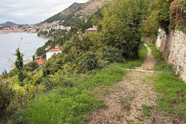 SPOJNA CESTA Naselje Sveti Jakov nadomak Dubrovnika godinama je bilo prometno izolirano, no stvari se mijenjaju!