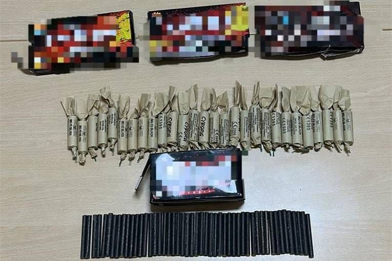 Policija kod maloljetnika u Solinu pronašla hrpetinu pirotehnike: "Obaviješten Zavod za socijalni rad"