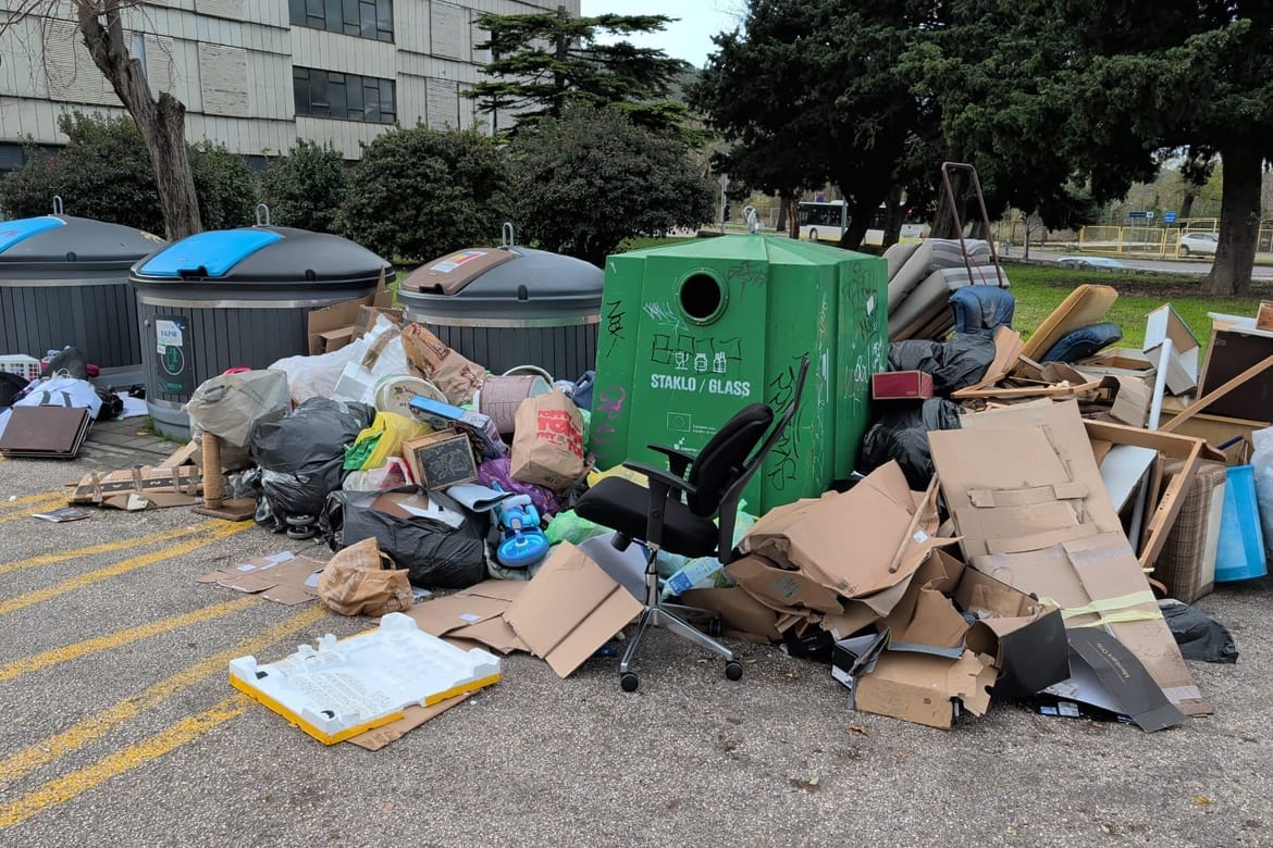 BOŽIĆNA KRITIKA Čitatelj iz Splita: "Grad je ovih blagdana otvoreni muzej zapuštenosti, umjesto božićnog ugođaja imamo smeće"