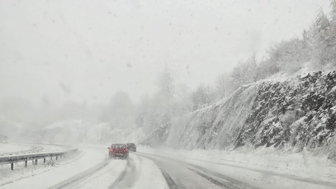 VIDEO Snježna idila na putu od Zagreba prema Dalmaciji