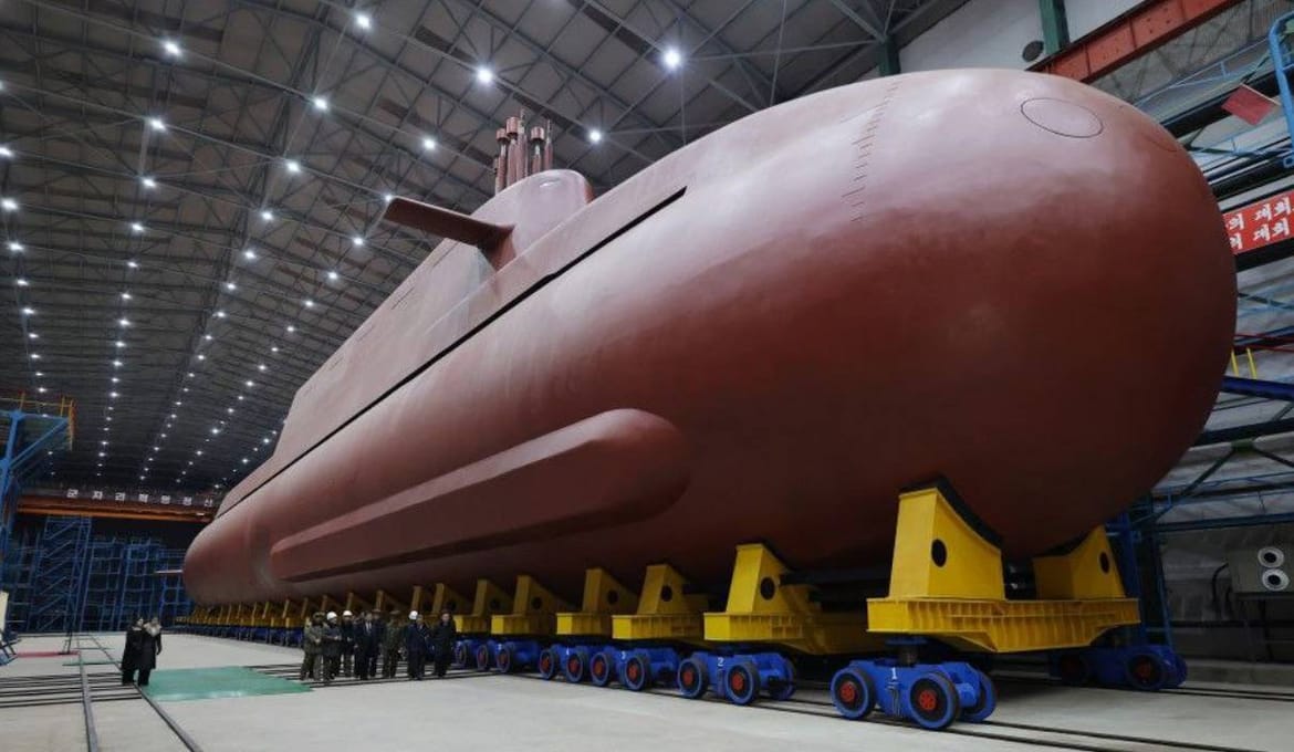 "ČESTITKA" IZ SJEVERNE KOREJE Vrhovni vođa pozirao kraj podmornice