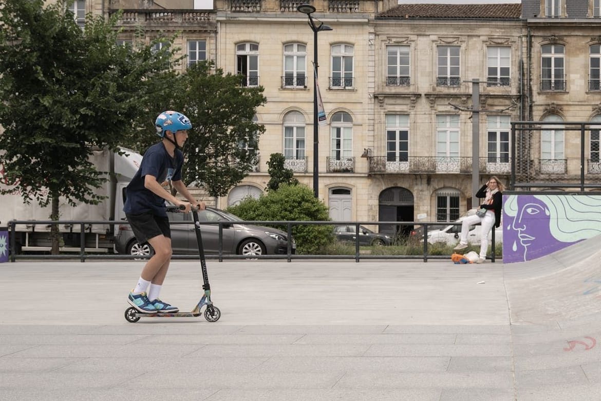 Maloljetna osoba u Velom Lošinju pala s električnog romobila, teško je ozlijeđena