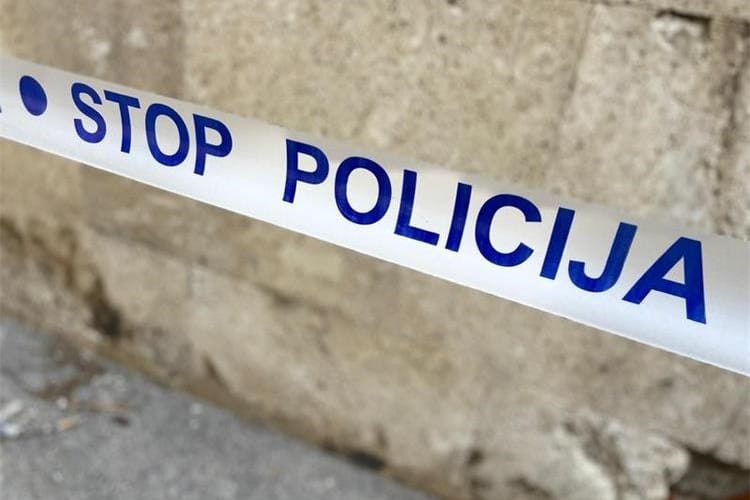 SUKOŠAN Dva mrtva tijela pronađena u kući, policija na terenu!