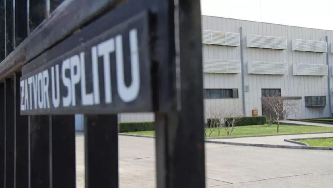 Buknuo požar u splitskom zatvoru: "Zatvorenik zapalio madrac"