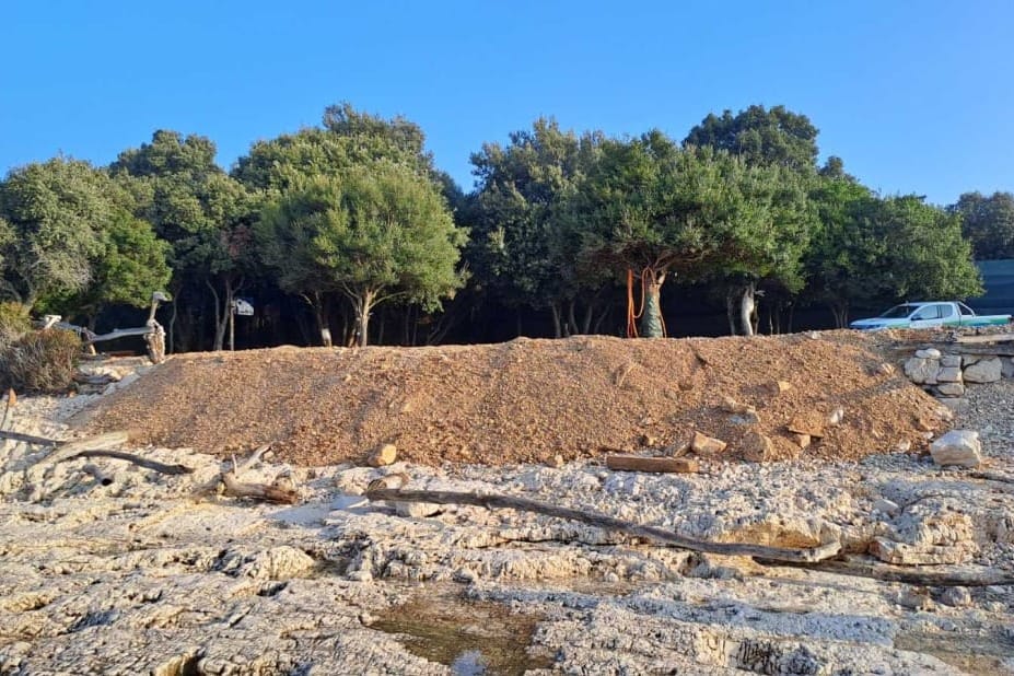 Nasipavali obalu u Rovinju nedozvoljenim materijalom