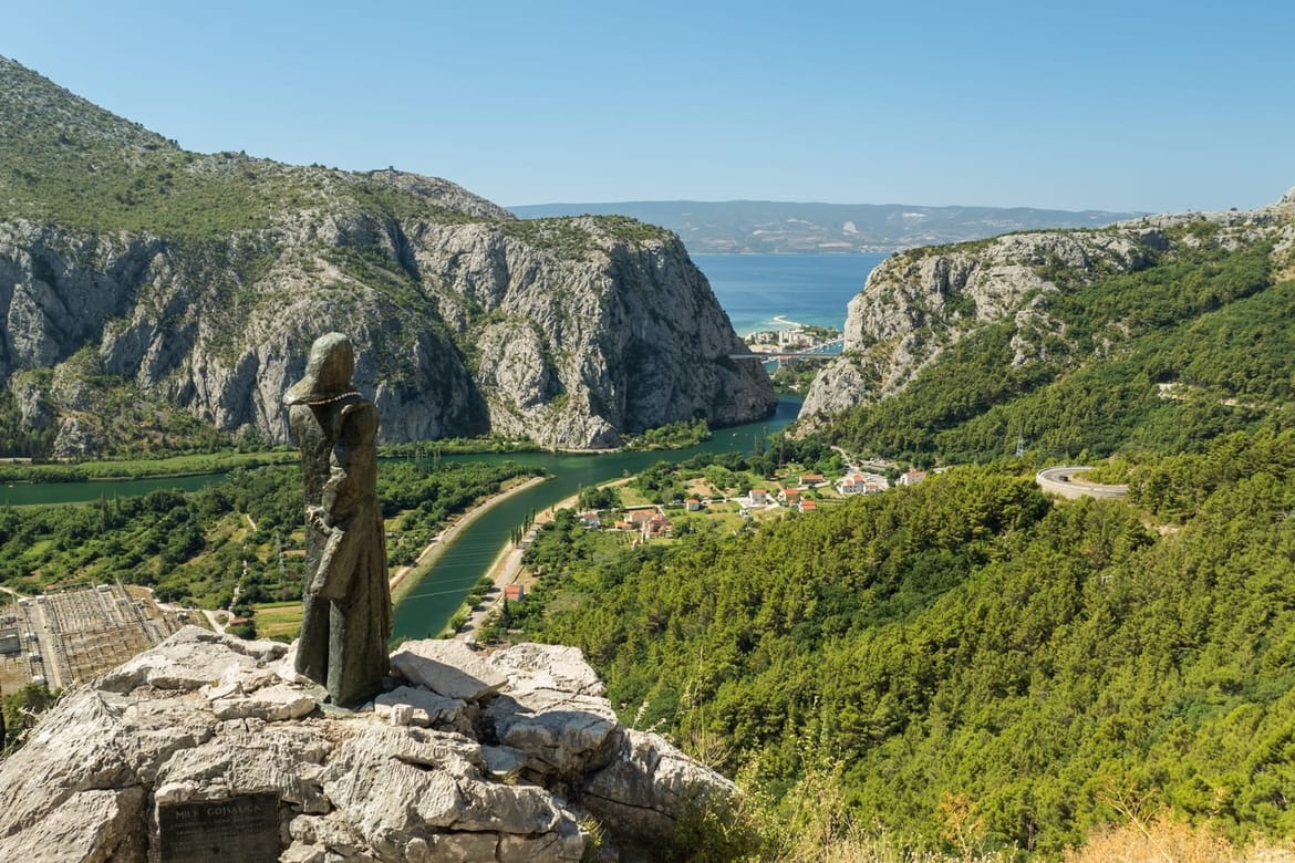 Grad Omiš uvodi besplatan javni prijevoz za umirovljenike