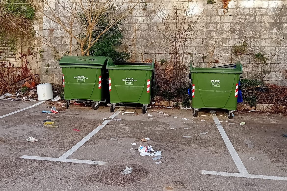Zadarska Čistoća protiv tri kontejnera: "Tri ih dana pokušavaju pomaknuti, ali kontejneri se ne daju"