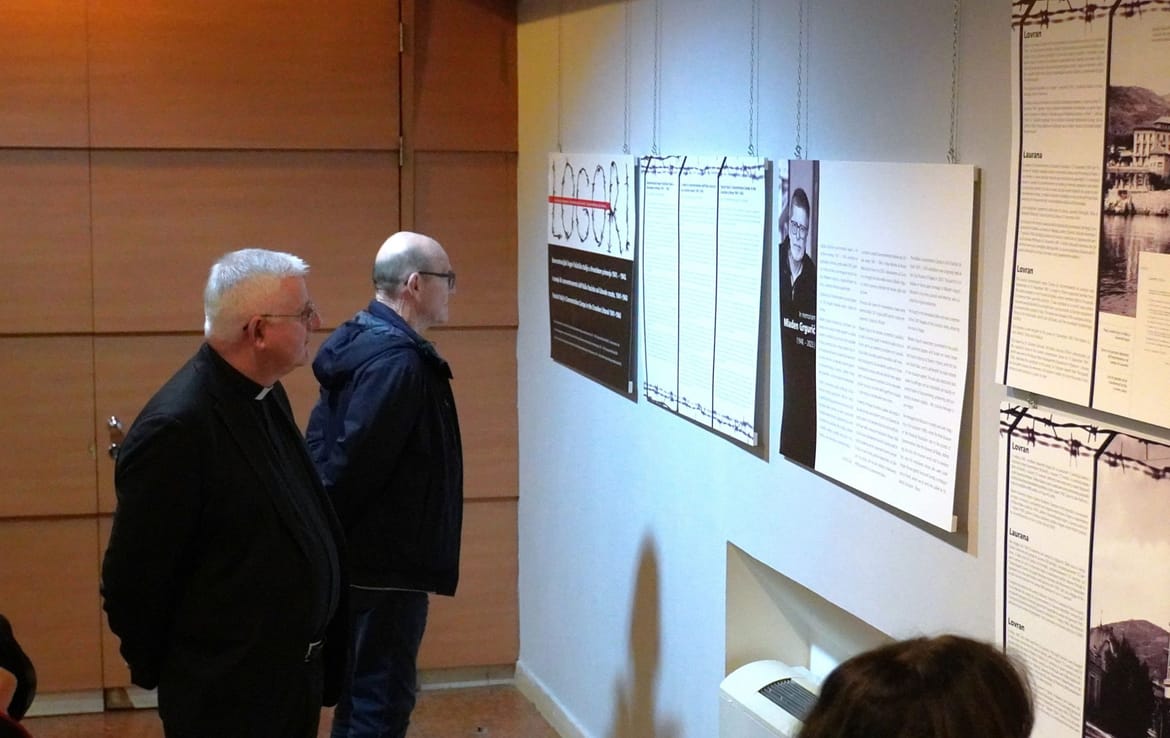 Nadbiskup Uzinić: "Crna odjeća, zamaskirana lica, pozdravi i pjesme narušavaju naše društvo"