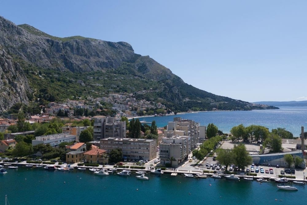 SPASIMO UŠĆE CETINE Građanska inicijativa upozorava: "Brisanje iz Plana upravljanja pomorskim dobrom ne sprječava investitora da krene graditi marinu!"