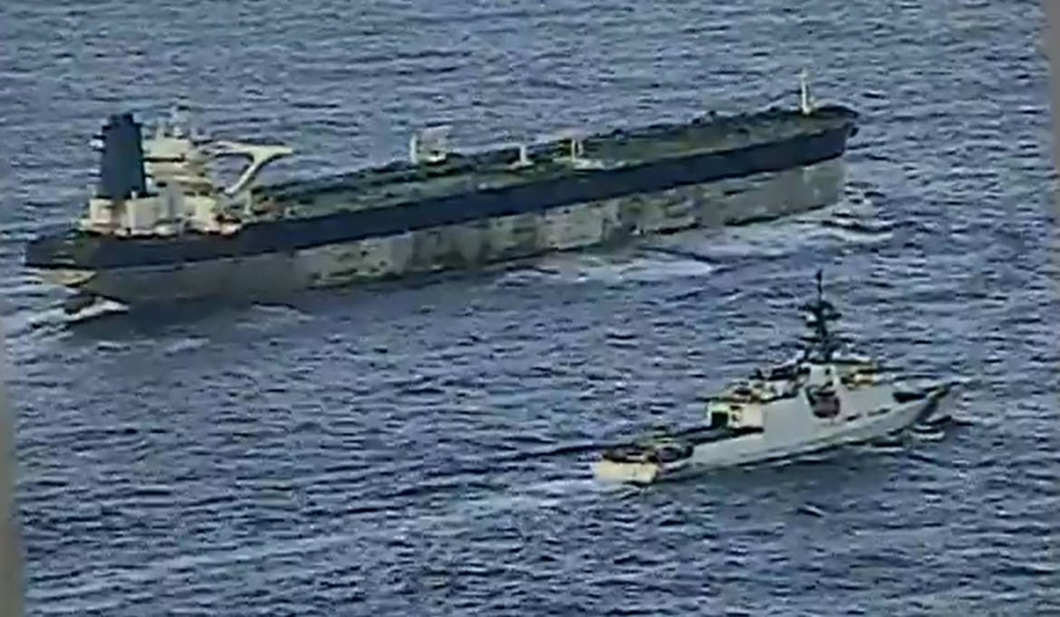 VIDEO Američka obalna straža objavila snimku praćenja tankera prije upada specijalaca