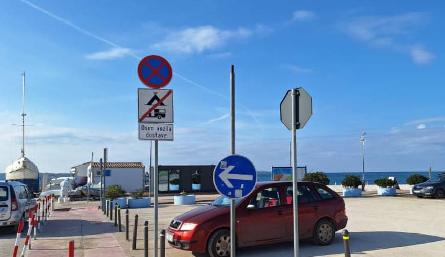 MMPI zabranio naplaćivanje parkiranja na pomorskom dobru, Grad Fažana priprema tužbu: "Ovo nije pomorsko dobro"!