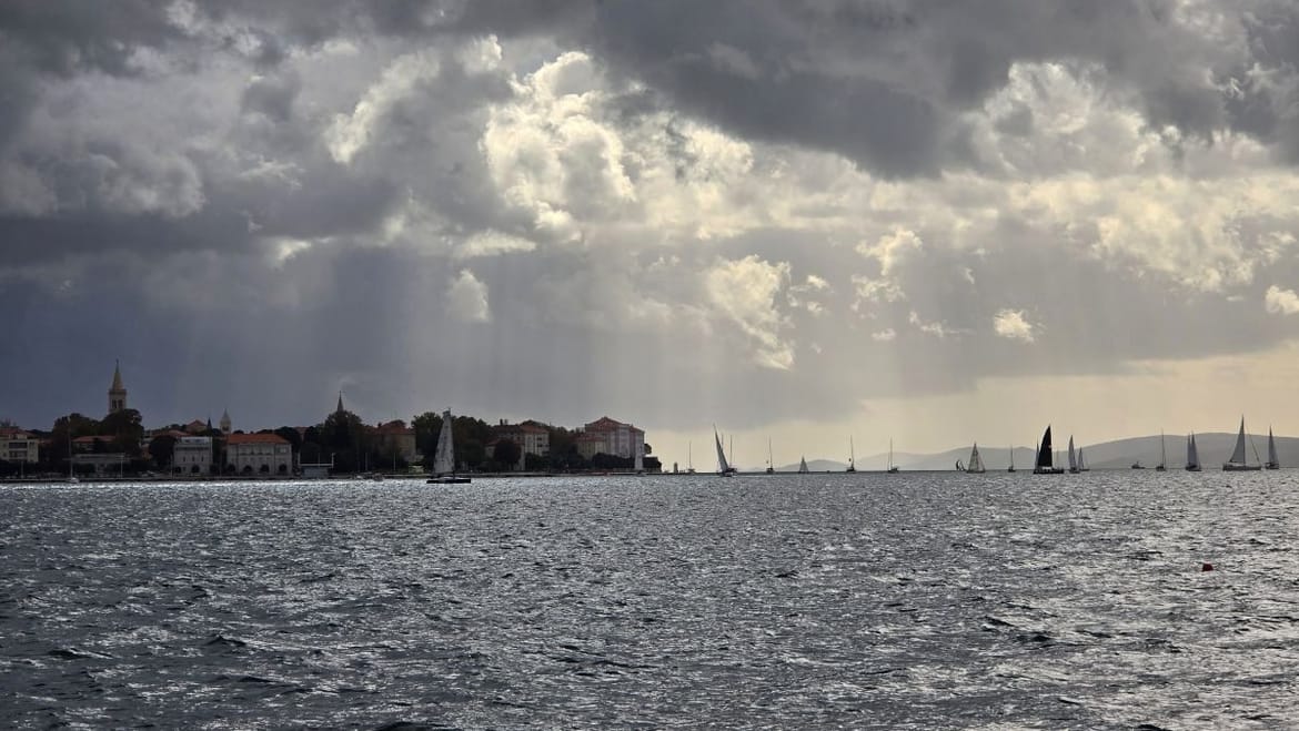 Oblačno s kišom uz mjestimično jugo