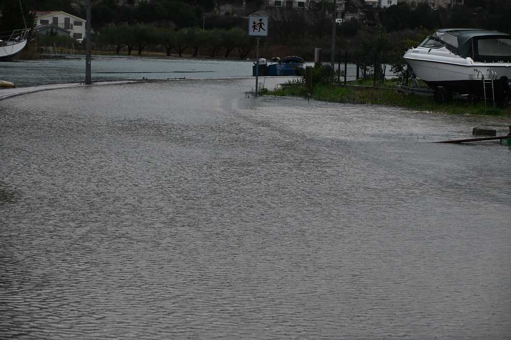 Ustao iz kreveta u Rogotinu i zakoračio - u vodu!