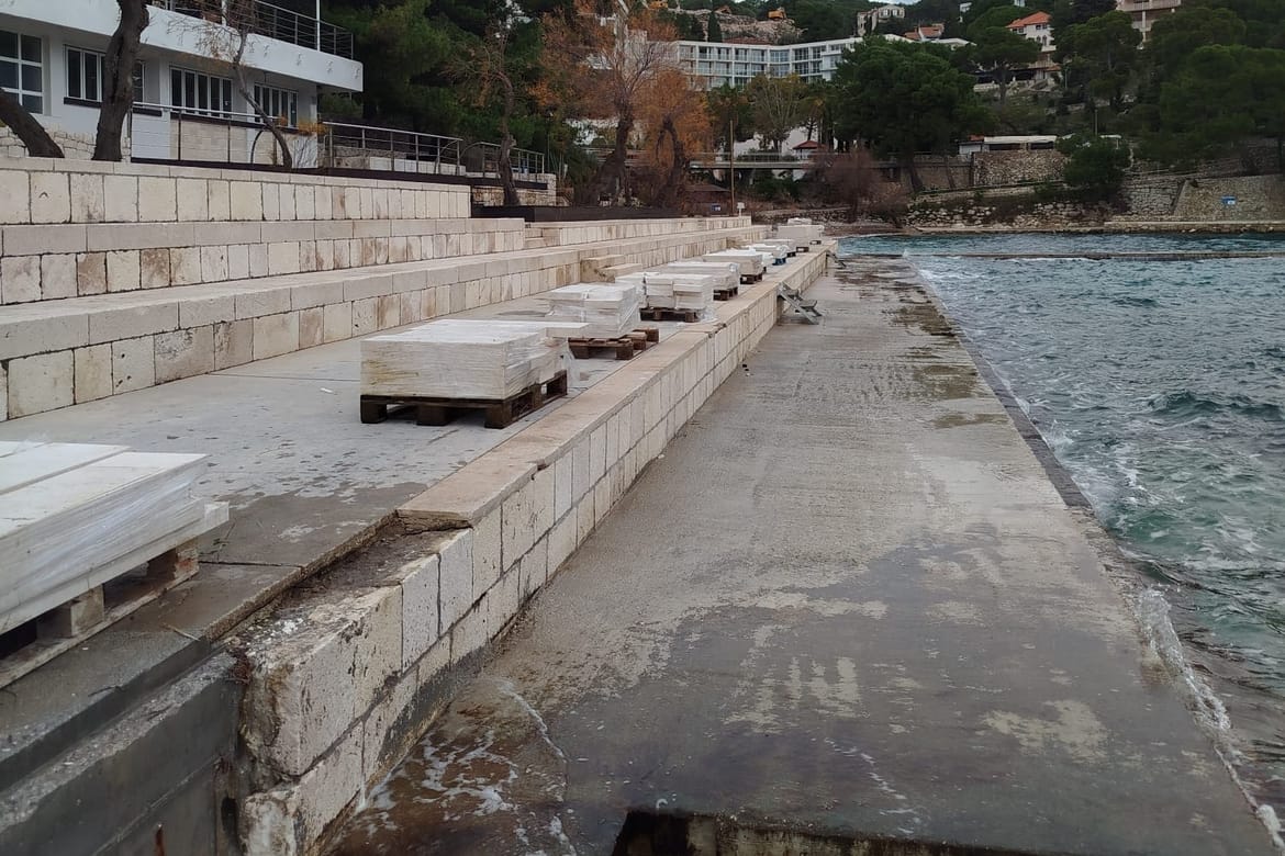 Sanira se pomorsko dobro u Hvaru