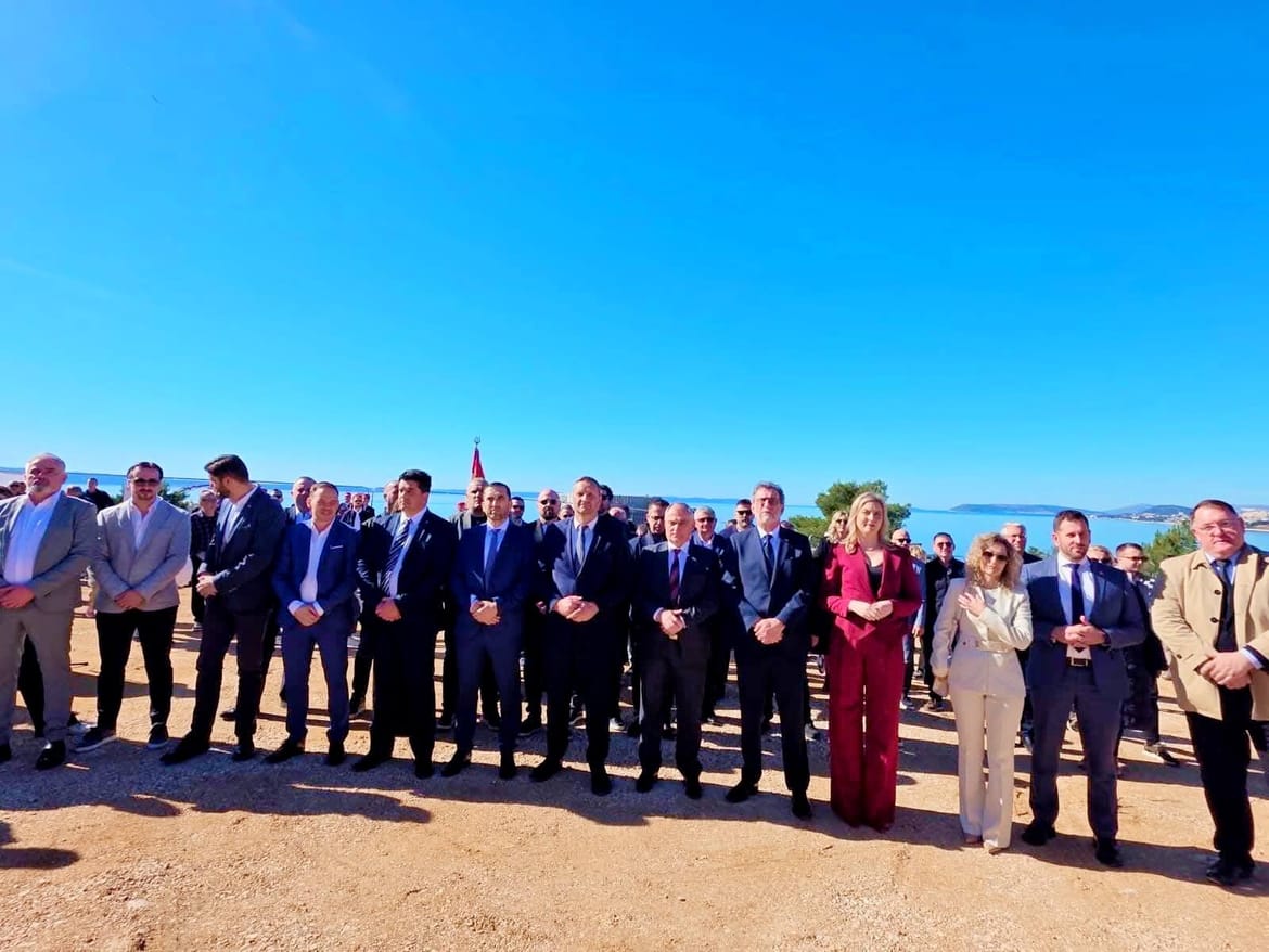 Čudo u devastiranoj Dalmaciji, umjesto hotelčine škola s najljepšim pogledom!