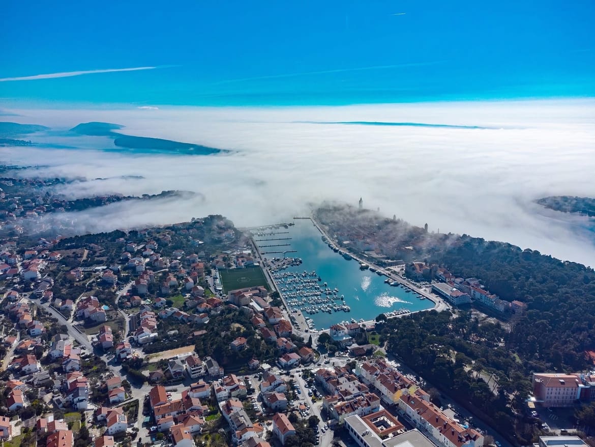 Iznadprosječno topla i pretežno sunčana subota uz niske oblake i gustu maglu!