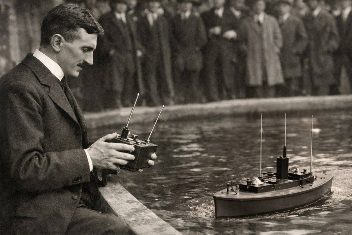 POČETAK BEŽIČNE KONTROLE Teslin brod na daljinsko upravljanje prvi je dron u ljudskoj povijesti