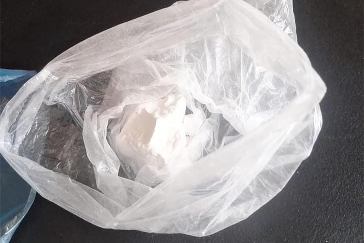 Tipu usred Splita oduzeta hrpa kokaina