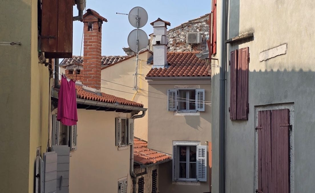 KAOS POREZNE UPRAVE Ljudima stižu i porezi na nekretnine čiji nisu vlasnici: "Ako ste dobili ovo, nemojte platiti!"