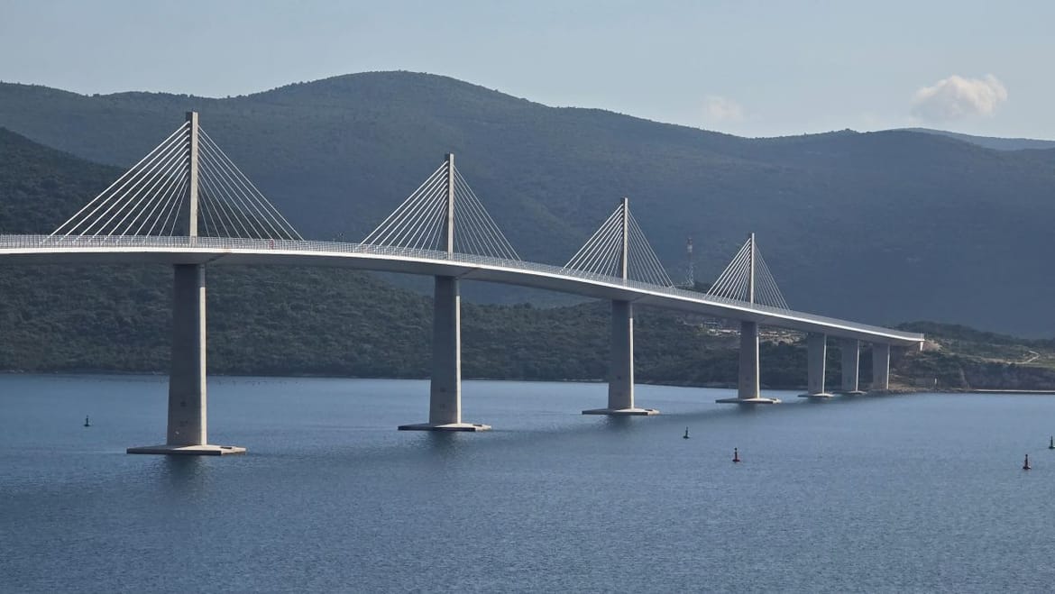 Pelješkom mostu prošlo 3 od 10-godišnje garancije - Talijani pišu o pukotinama, šef Hrvatskih cesta: "To je sve stabilno..."