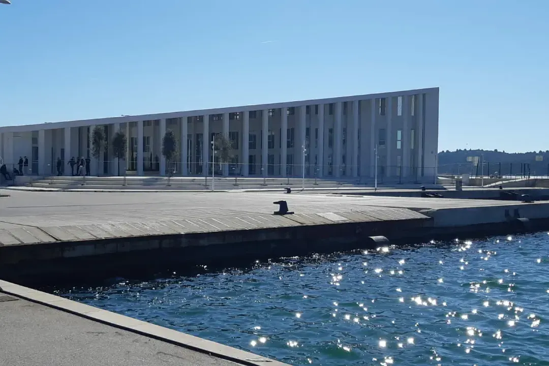 GAT VRULJE Radovi na putničkom terminalu  i dalje traju -  Ravnatelj LU Šibenik: "Svaki dan razmišljam treba li raskinuti ugovor s izvođačem"