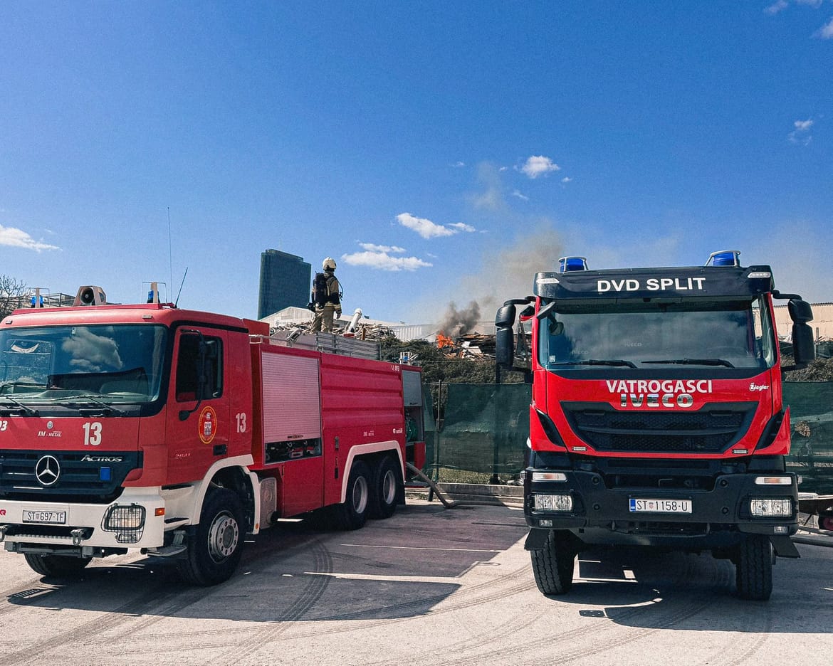 Osoba u Splitu upala u otvor na gradilištu pa je spašavali vatrogasci