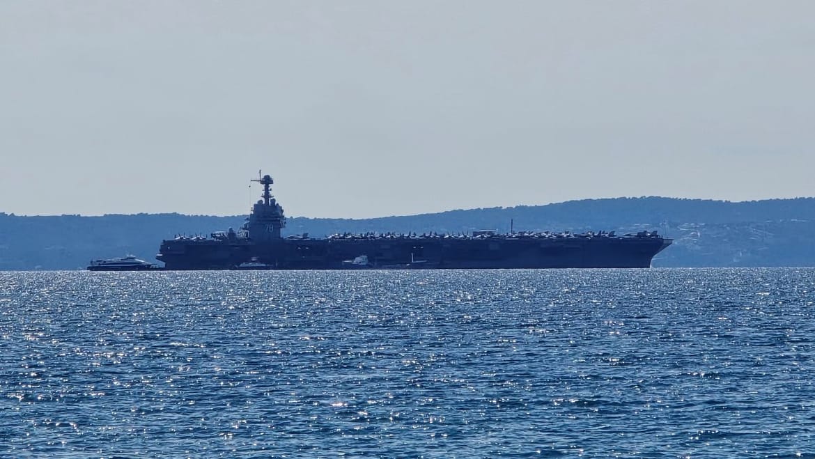 Nuklearni nosač zrakoplova Ford napustio splitski akvatorij!