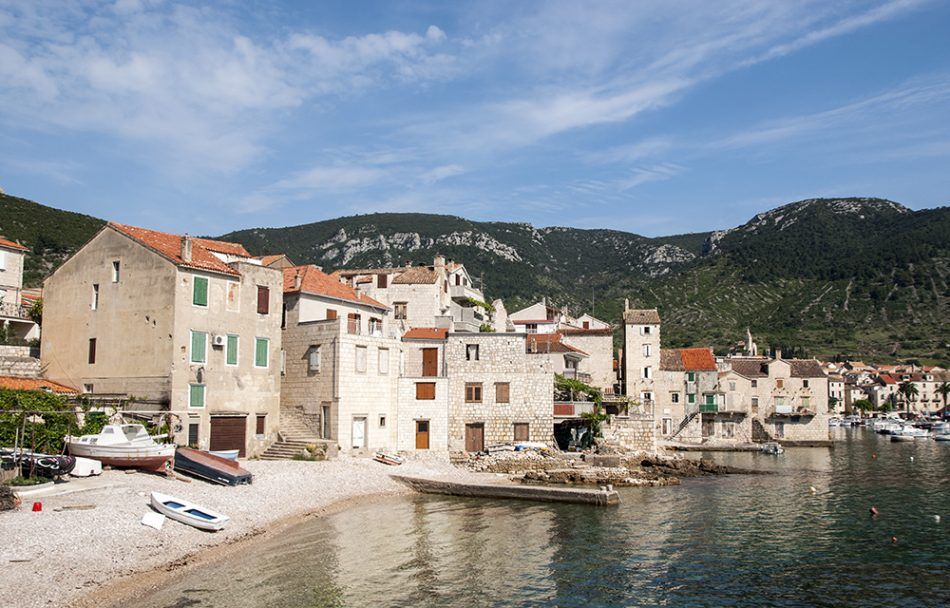 APSURD U KOMIŽI Investitor ne želi da na prvu javnu prezentaciju novog hotela dođu i građani