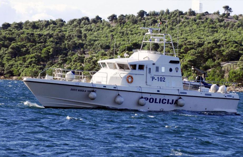 Udarac groma ubio muškarca na brodu kod Šibenika, drugi je prevezen u bolnicu