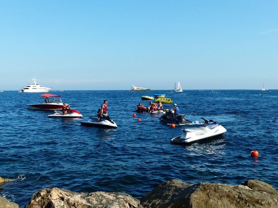 POMORSKA NESREĆA U NEUMU Jet ski pogodio pedalinu – Teško ozlijeđena djevojčica