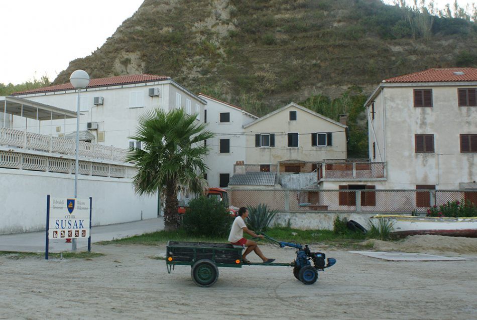 Netko je na otok Susak ilegalno prokrijumčario automobil – Otok je u cijelosti pješačka zona