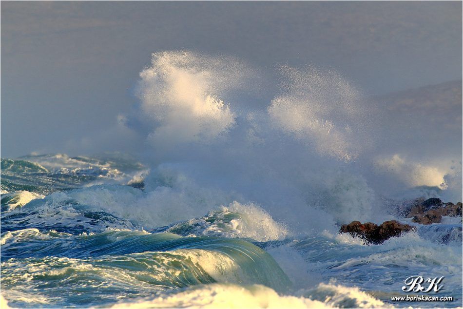 UPOZORENJE Bura s orkanskim udarima, u prekidu i neke pomorske linije