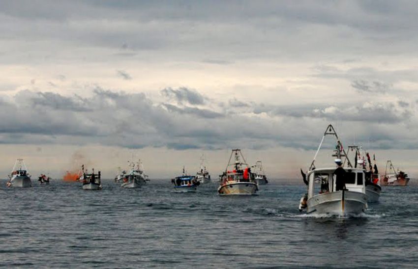 ČESTITKA ZA DAN DRŽAVNOSTI Defile brodica zadarskim kanalom