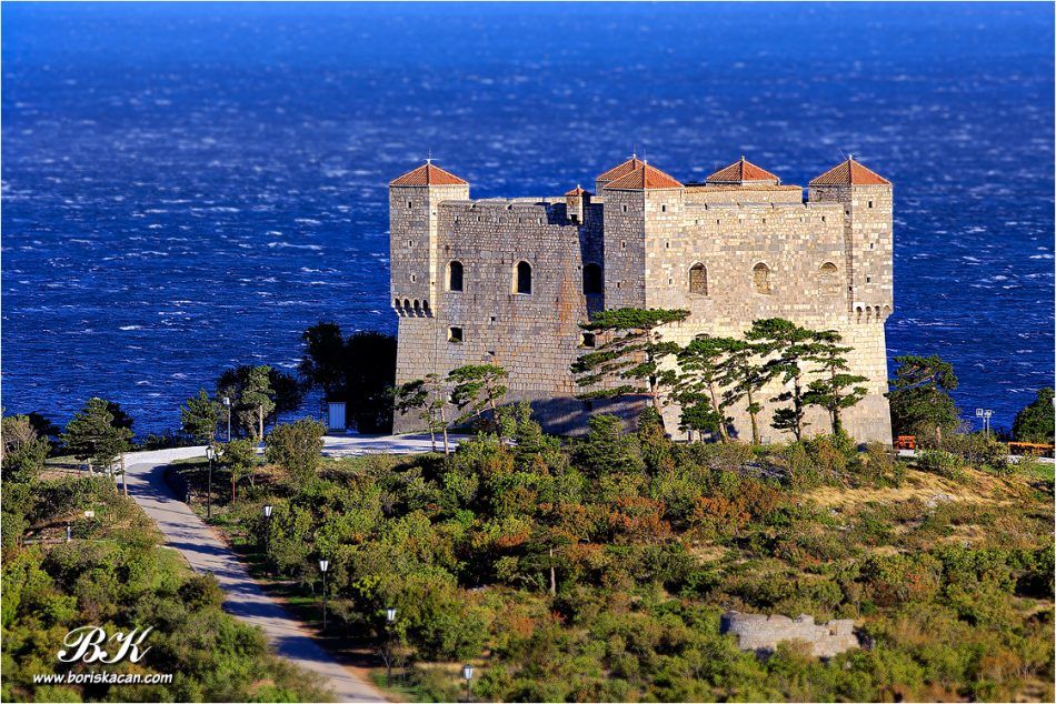 Zbog bure, na Jadranskoj magistrali zabrana za 1. skupinu vozila