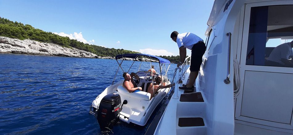 OSVRT JURICE GAŠPARA Divljaci na moru, blago za proračun – Inspektori, samo rokajte!